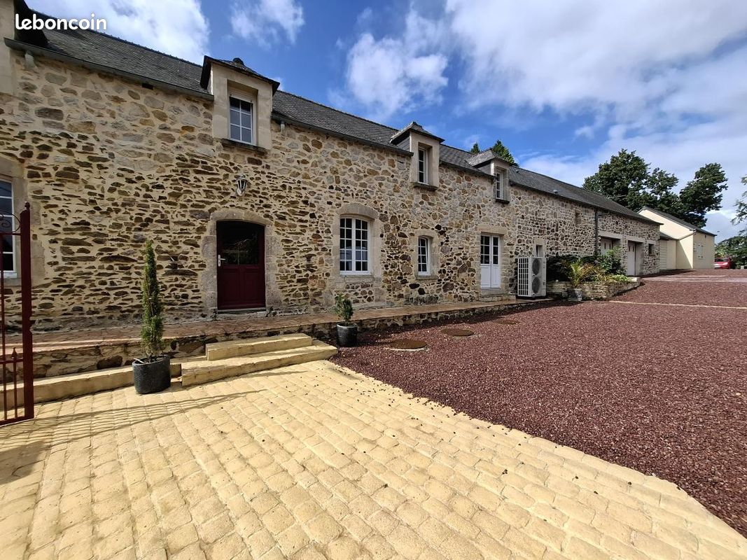 8 bedrooms House in Manche, France No. 354242