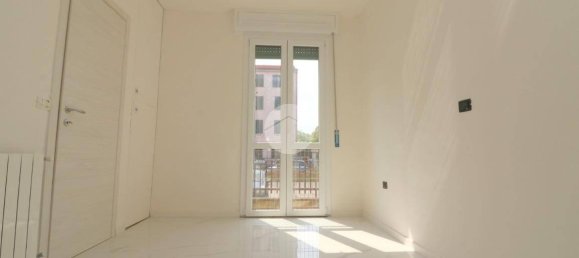 2 bedrooms Apartment in Rho, Italy No. 266684 32
