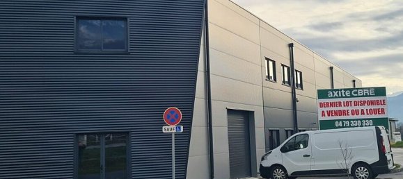 Gewerbliche Immobilie in Chapareillan, France 243m², Nr. 181947 8