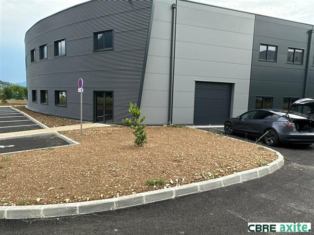 Gewerbliche Immobilie in Chapareillan, France 243m², Nr. 181947