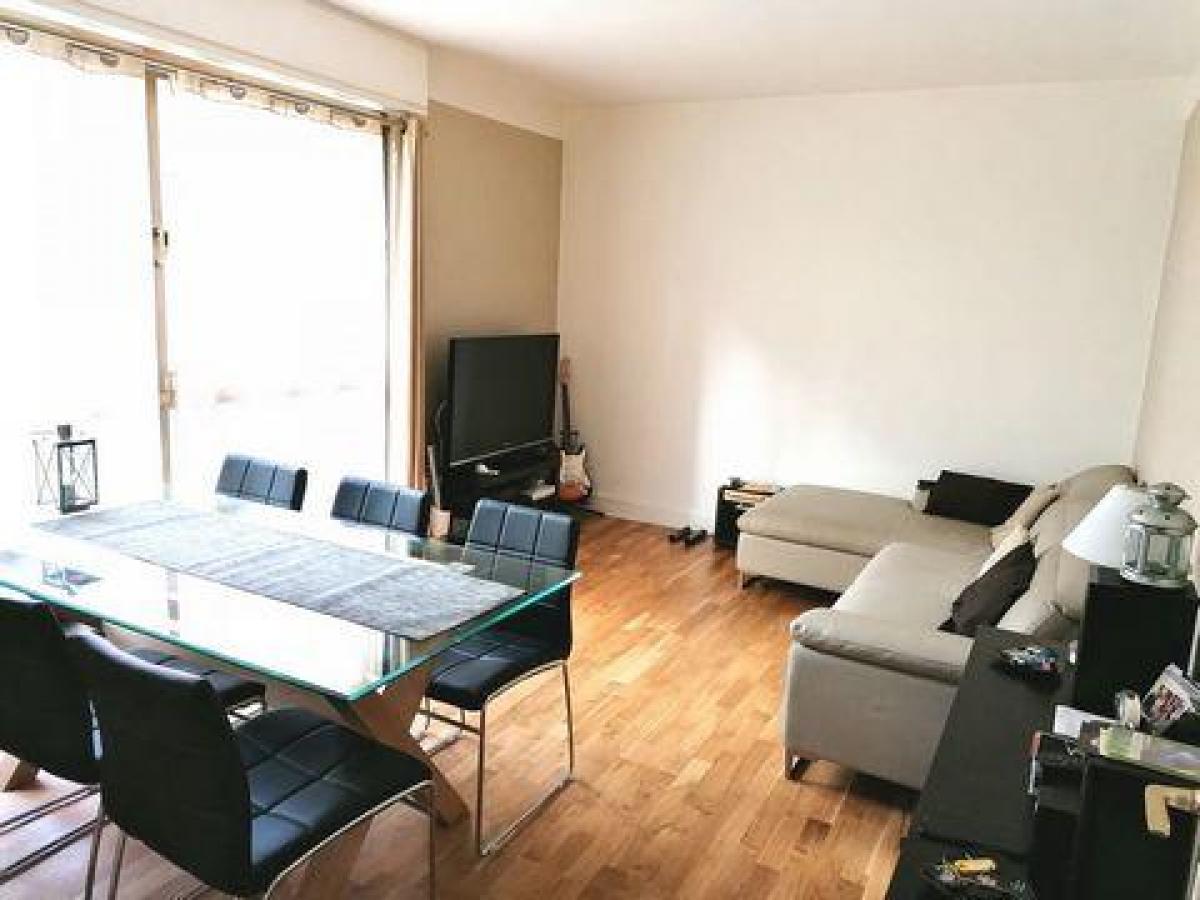 Studio à condo à Garches, France No. 25613