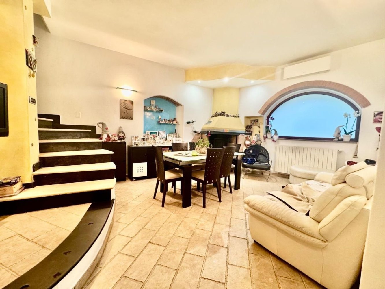 Casa de 5 divisões em Massa, Italy N.º 122653