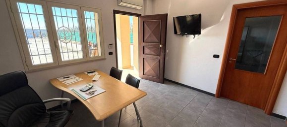 2 bedrooms Villa in Barletta, Italy No. 17909 12
