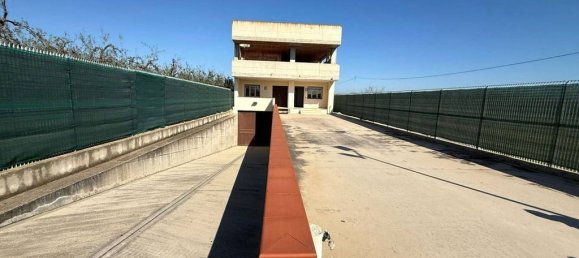 2 bedrooms Villa in Barletta, Italy No. 17909 2