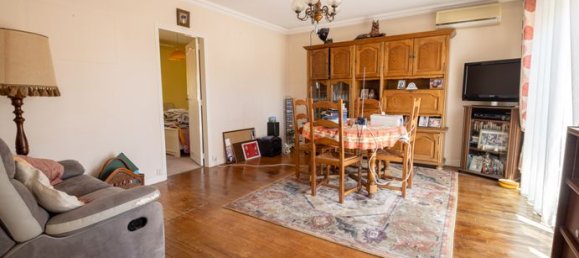 Casa de 3 dormitorios en Cenon, France No. 282050 5