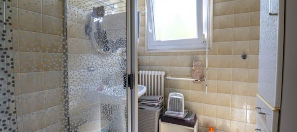 Casa de 3 dormitorios en Cenon, France No. 282050 9