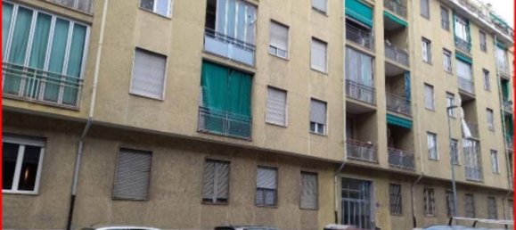 3 rooms Apartment in Turin, Italy No. 296660 2