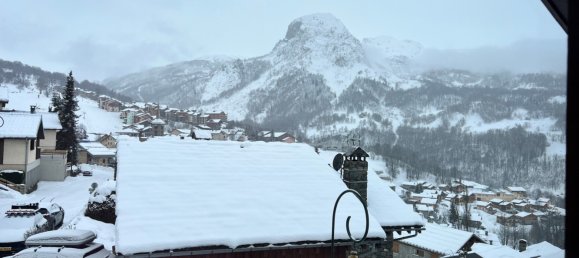 1 bedroom Apartment in Les Belleville, France No. 955 8