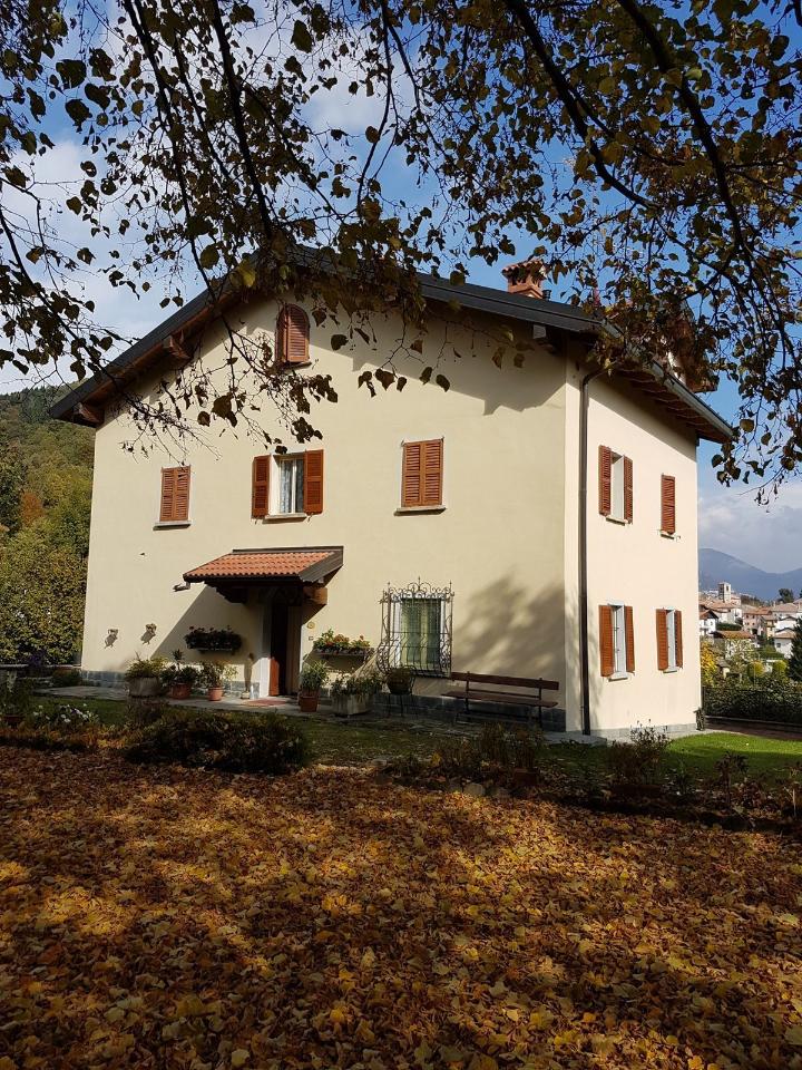 6 rooms Villa in Alta Valle Intelvi, Italy No. 15243