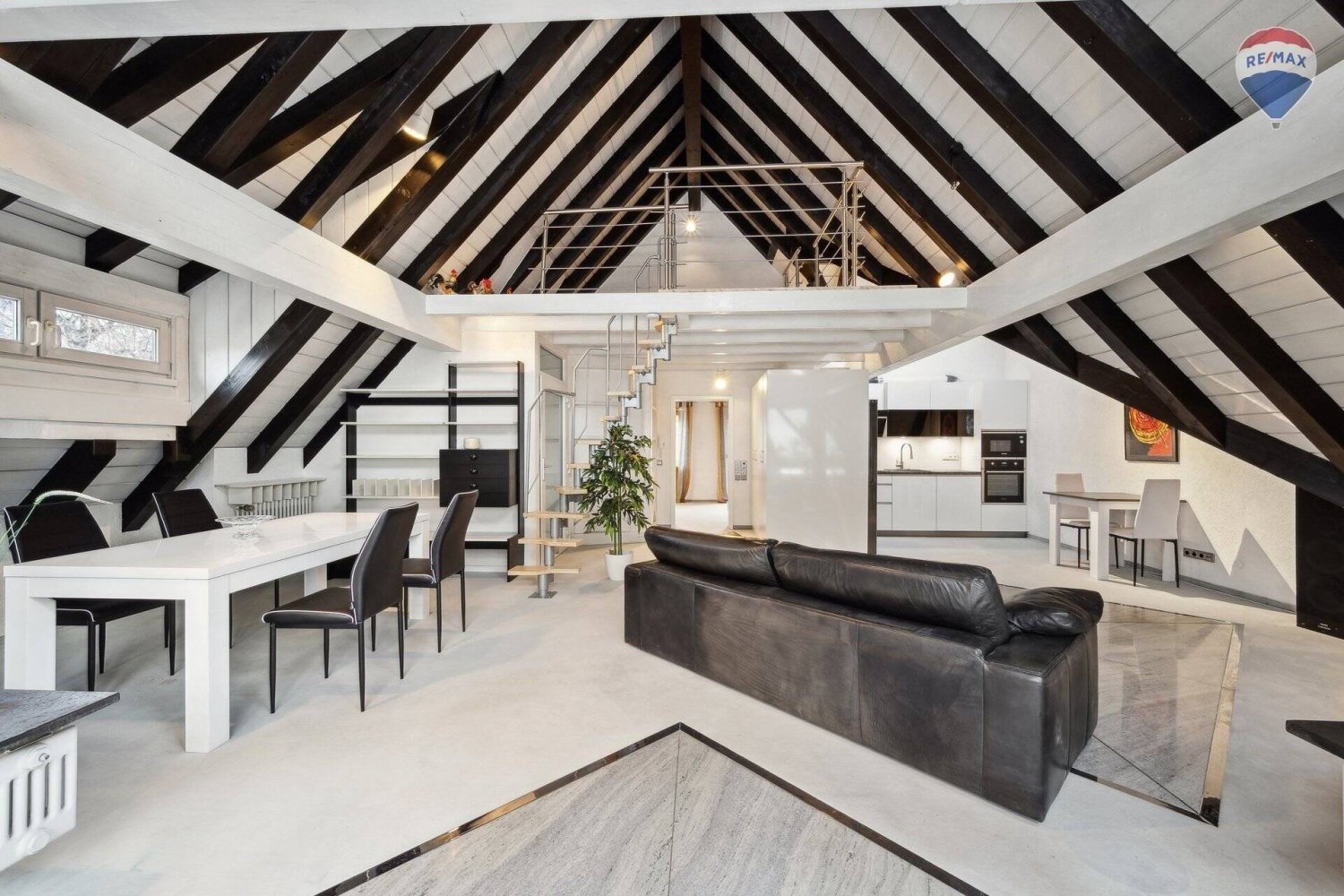 Дуплекс с 2 спальнями в Лёррах, Германия № 60743