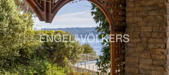 3 bedrooms Villa in Bergeggi, Italy No. 132173 2