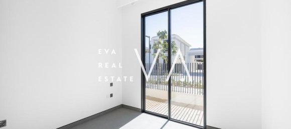 4 bedrooms Villa in Dubai, UAE No. 102747 10