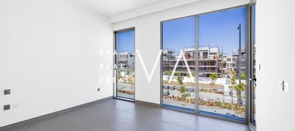 4 bedrooms Villa in Dubai, UAE No. 102747 16