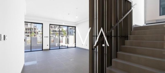 4 bedrooms Villa in Dubai, UAE No. 102747 4