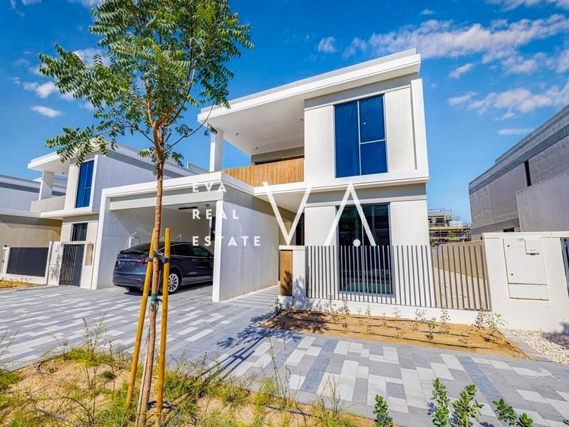 4 bedrooms Villa in Dubai, UAE No. 102747