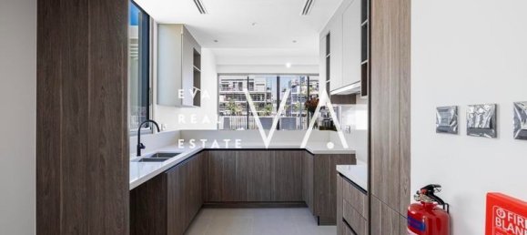 4 bedrooms Villa in Dubai, UAE No. 102747 8