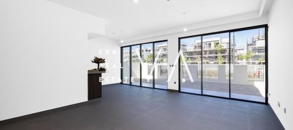 4 bedrooms Villa in Dubai, UAE No. 102747 5