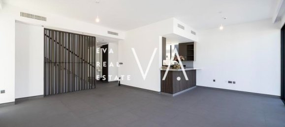 4 bedrooms Villa in Dubai, UAE No. 102747 6