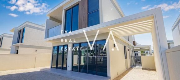 4 bedrooms Villa in Dubai, UAE No. 102747 3