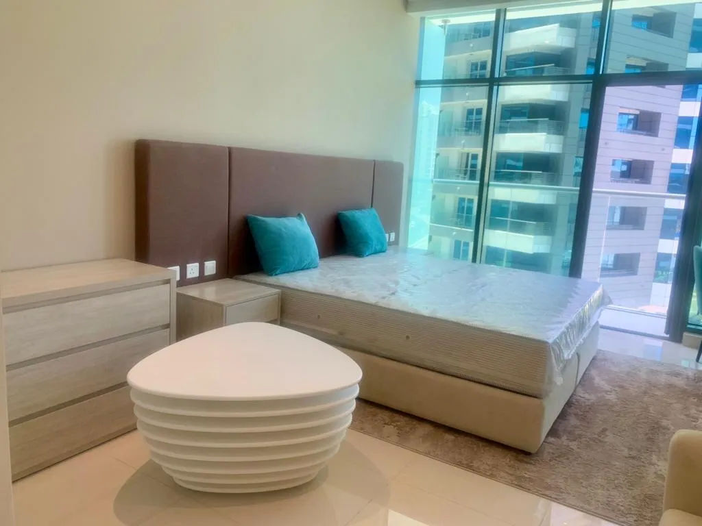 Studio in Dubai, UAE No. 14934