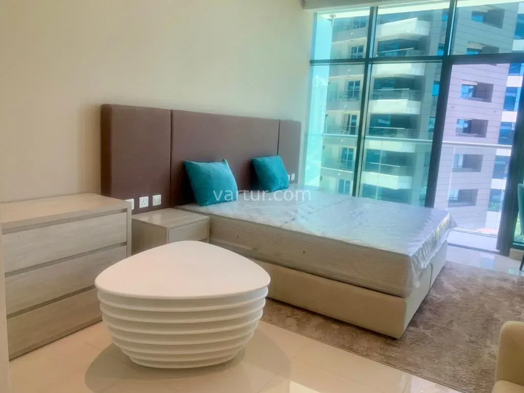 Studio in Dubai, UAE No. 14934
