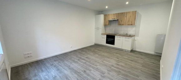 170m² Building in La Ferte Mace, France No. 356992 3