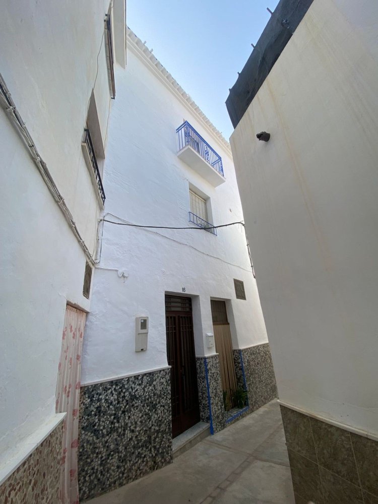 3 bedrooms House in Granada, Spain No. 281701