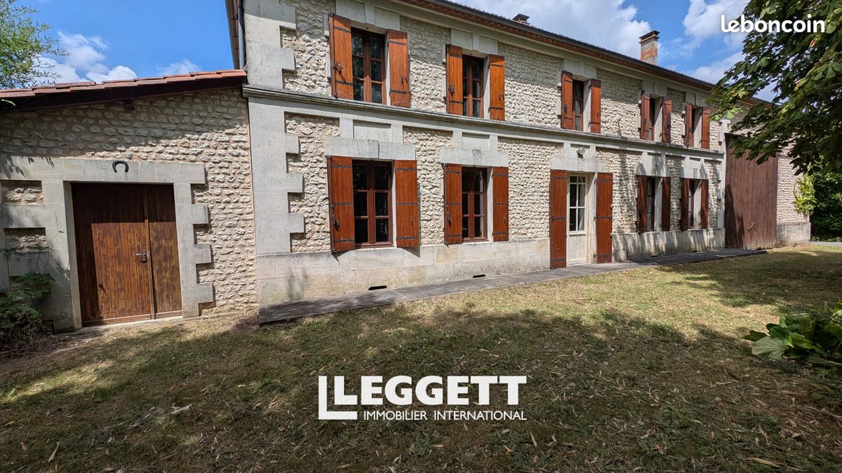 2 bedrooms House in Charente-Maritime, France No. 340099