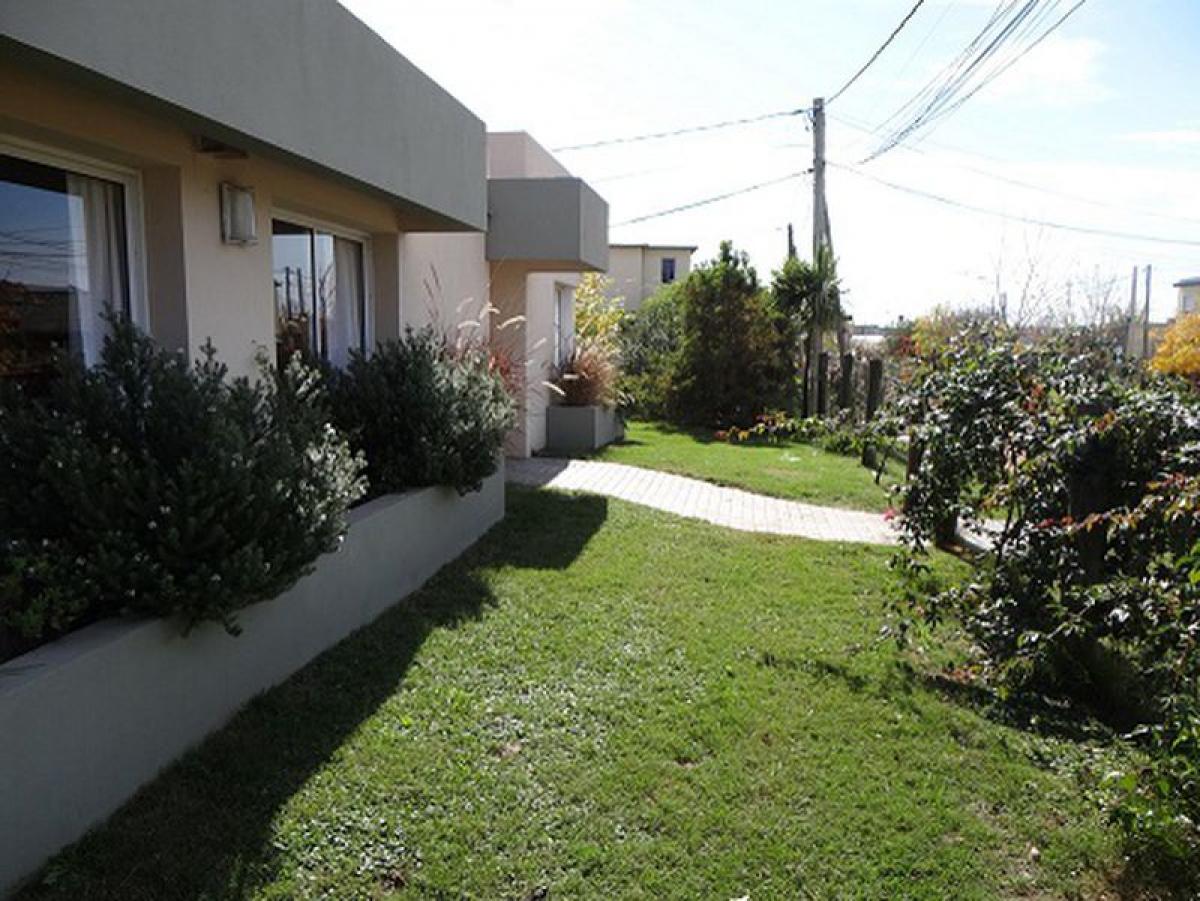 3 bedrooms House in Maldonado, Uruguay No. 7311