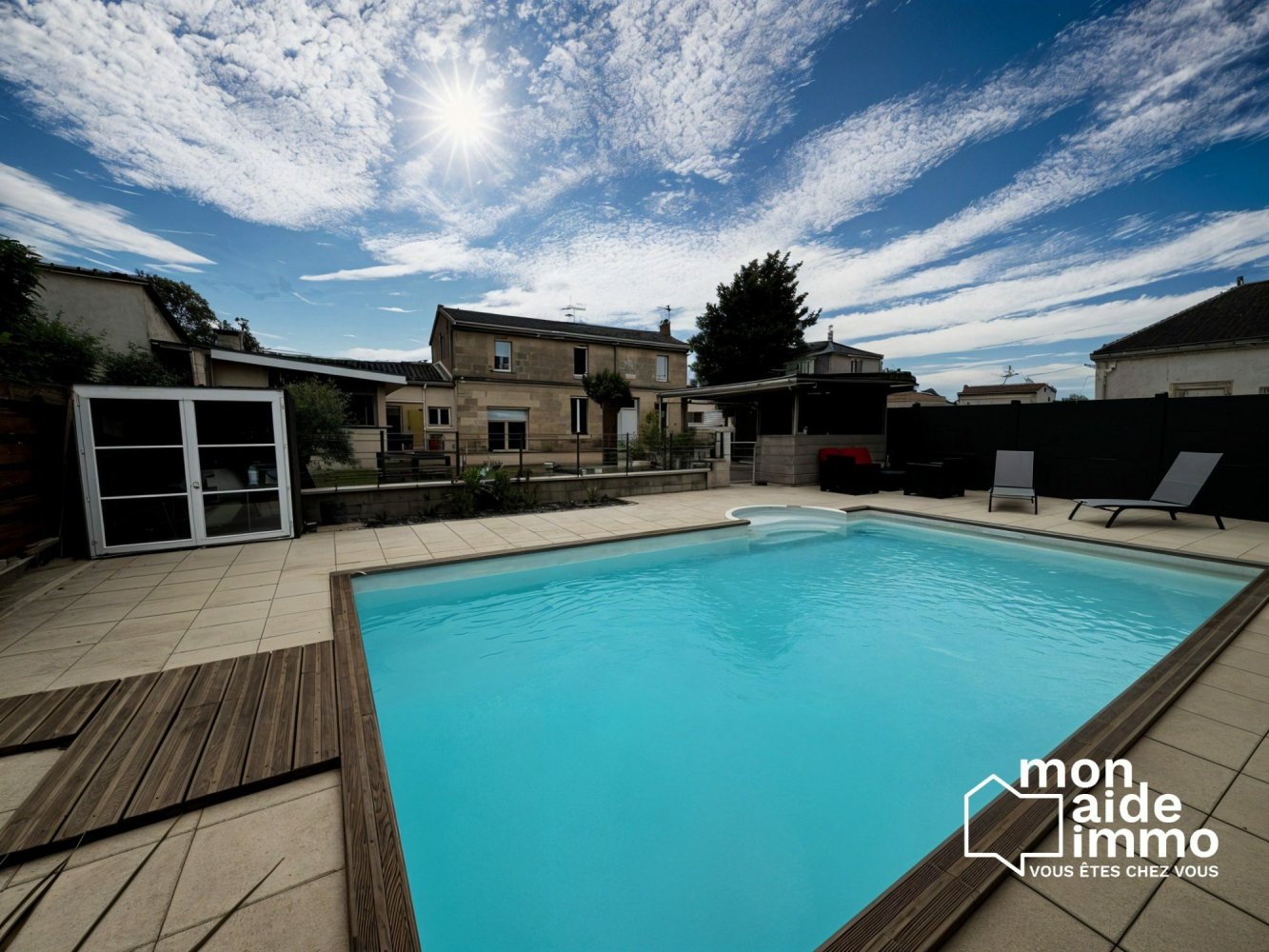 Casa de 4 dormitorios en Coutras, France No. 358014