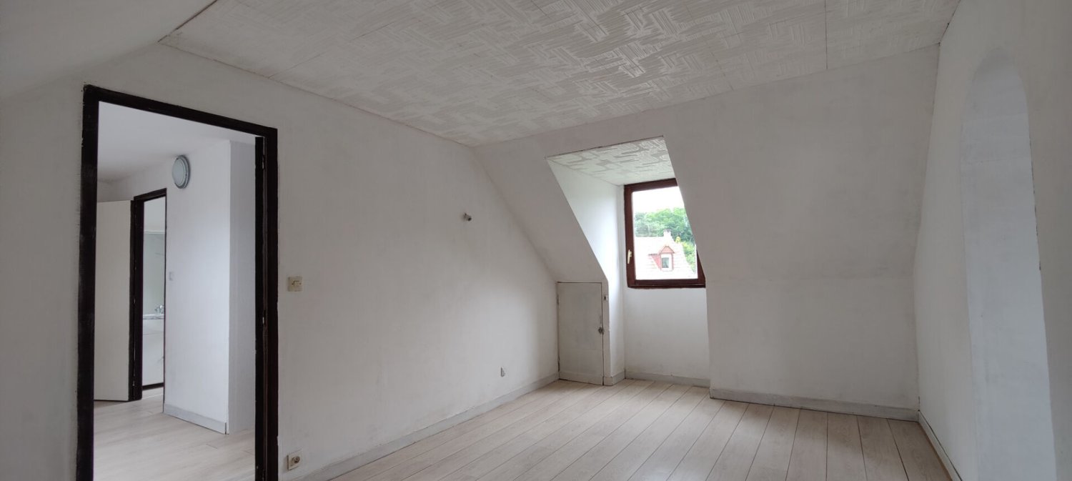 5 bedrooms House in Chartres, France No. 93449