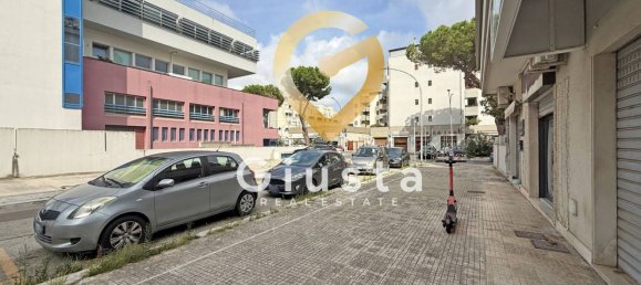 Apartamento de 4 dormitorios en Brindisi, Italy No. 380626 3