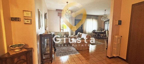 Apartamento de 4 dormitorios en Brindisi, Italy No. 380626 16