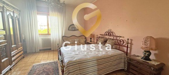 Apartamento de 4 dormitorios en Brindisi, Italy No. 380626 32