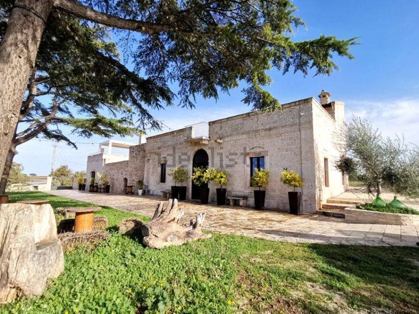 8 bedrooms Villa in Noicattaro, Italy No. 209323