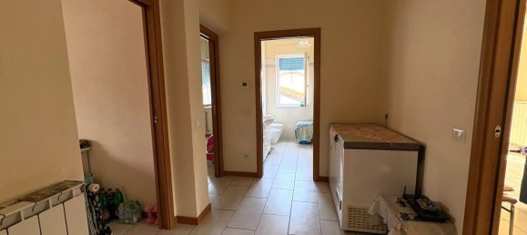 3-salle Appartement à Colverde, Italy No. 313815 4