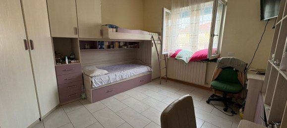 3-salle Appartement à Colverde, Italy No. 313815 8