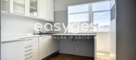 3 bedrooms Apartment in Lisbon, Portugal No. 81758 5