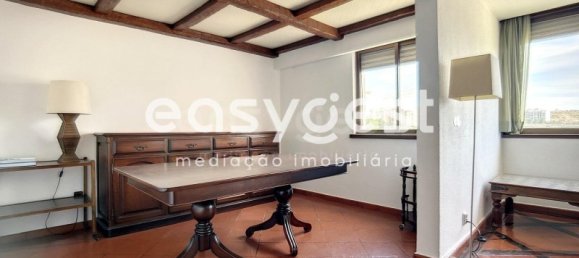 3 bedrooms Apartment in Lisbon, Portugal No. 81758 2