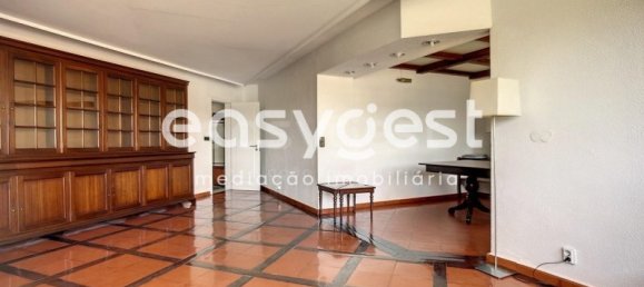 3 bedrooms Apartment in Lisbon, Portugal No. 81758 3