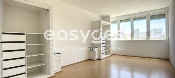 3 bedrooms Apartment in Lisbon, Portugal No. 81758 17