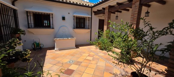 4 bedrooms House in Los Barrios, Spain No. 184026 9