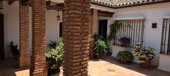 4 bedrooms House in Los Barrios, Spain No. 184026 6