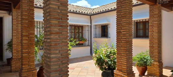 4 bedrooms House in Los Barrios, Spain No. 184026 5