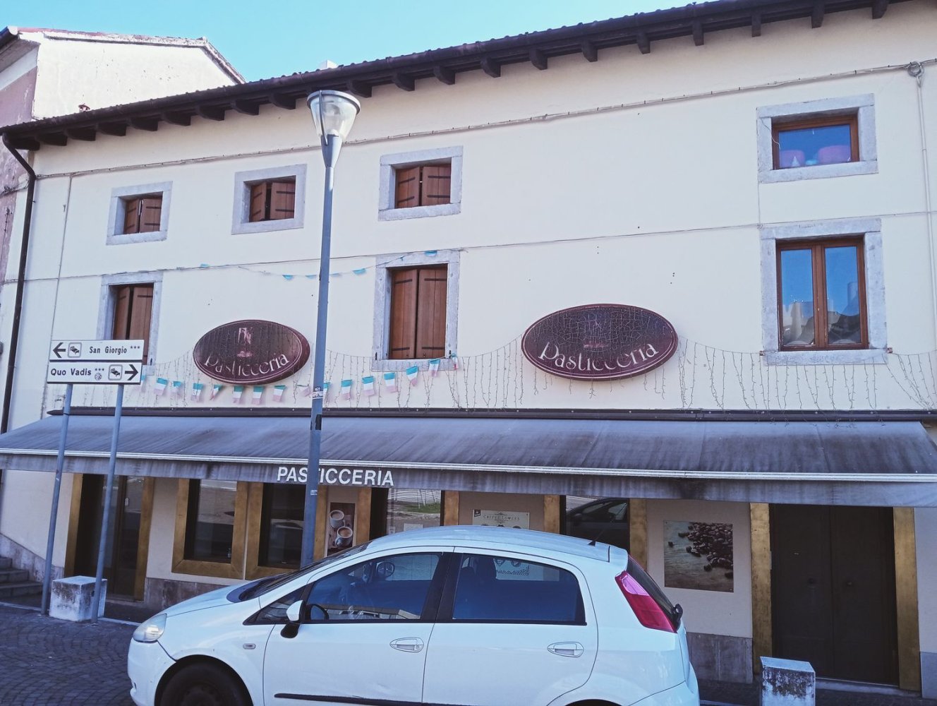 Apartamento de 6 habitaciónes en Udine, Italy No. 94891