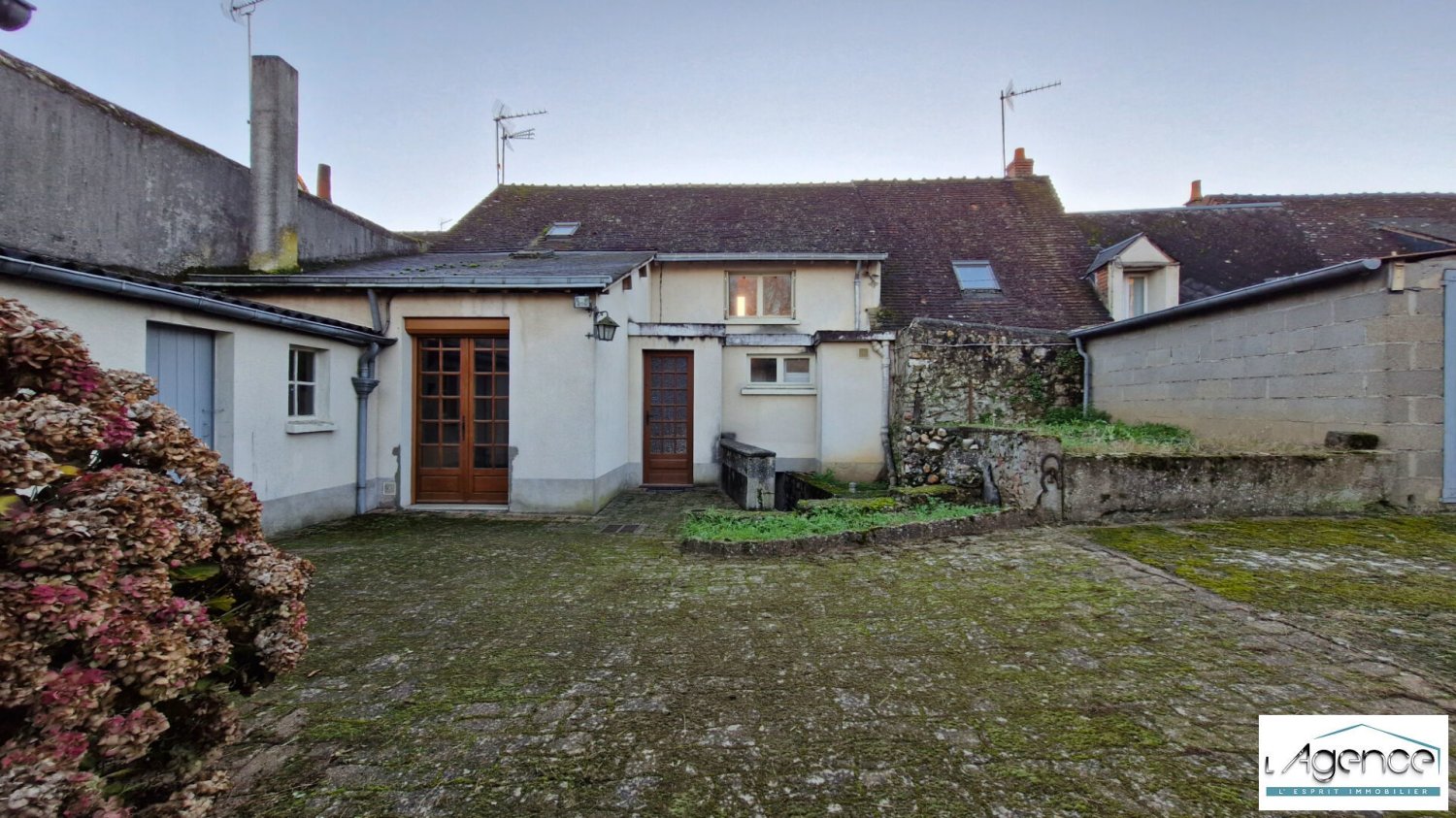 4 bedrooms House in Chateaudun, France No. 51173