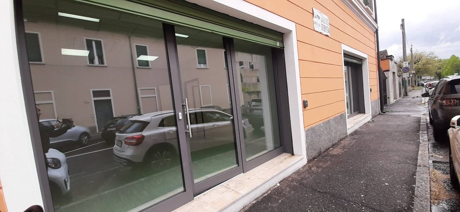Gewerbliche Immobilie in Brescia, Italy 65m², Nr. 393439