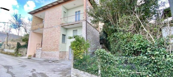 8 rooms House in Urbino, Italy No. 158129 3