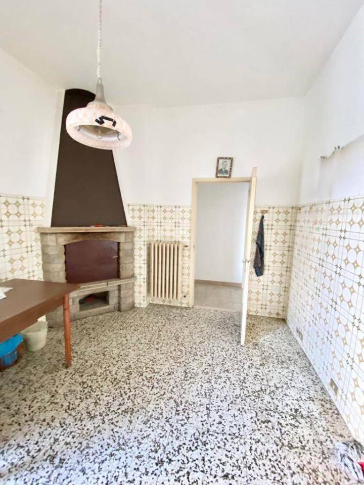8 rooms House in Urbino, Italy No. 158129