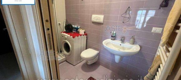 2 rooms Apartment in Rome, Italy No. 28107 5